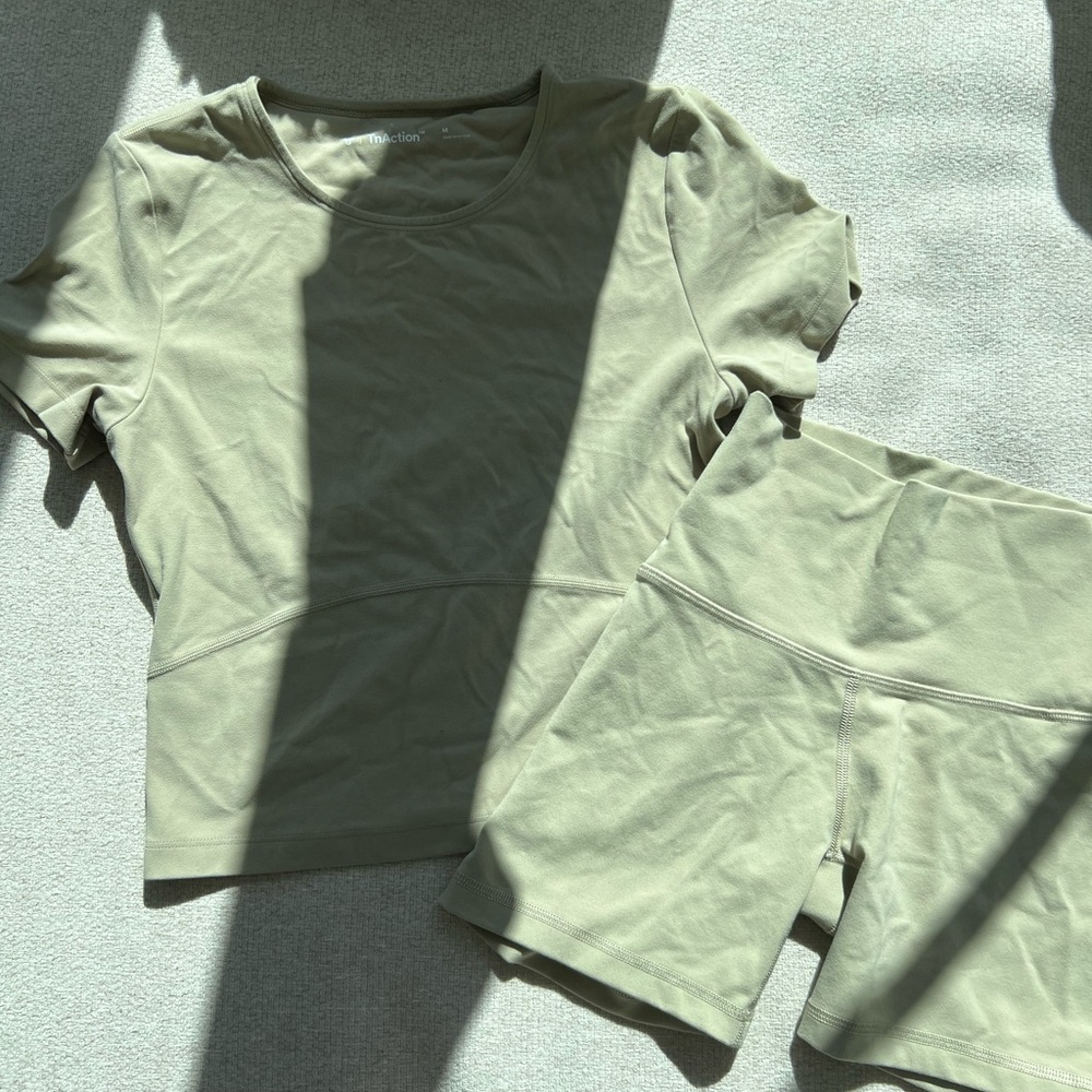 Aritzia TNA Workout Set